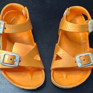 Rio Essentials Kids - Neon Orange size EU 25 US kids 7/7.5